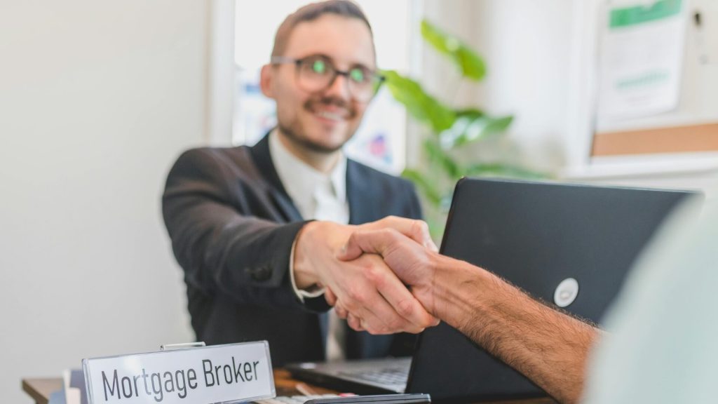 Canadian Mortgage Renewal Strategy 2026: Why Borrowers Are Shifting to Variable Rates as CMHC Reports Easing Pressures